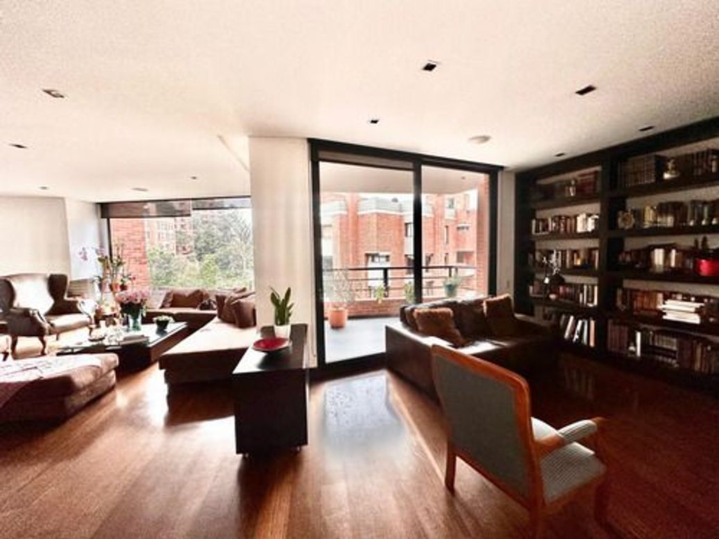 Apartamento de 3 alcobas en venta en Bellavista, Bogotá, 255 m² · foto 2 de 12