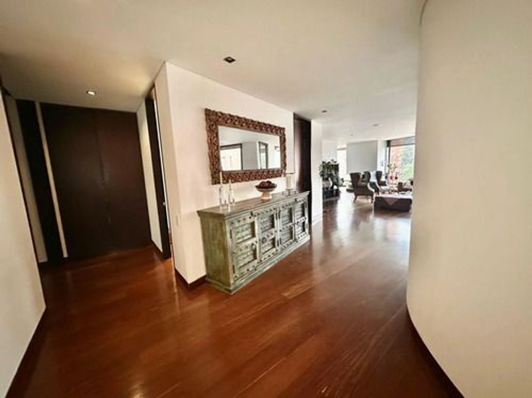 Apartamento de 3 alcobas en venta en Bellavista, Bogotá, 255 m² · foto 3 de 12