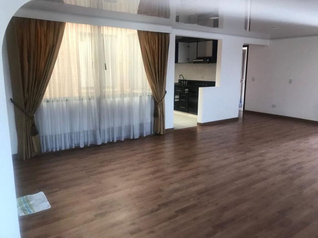 Apartamento de 4 alcobas en venta en Estoril, Bogotá, 228 m² · foto 5 de 13