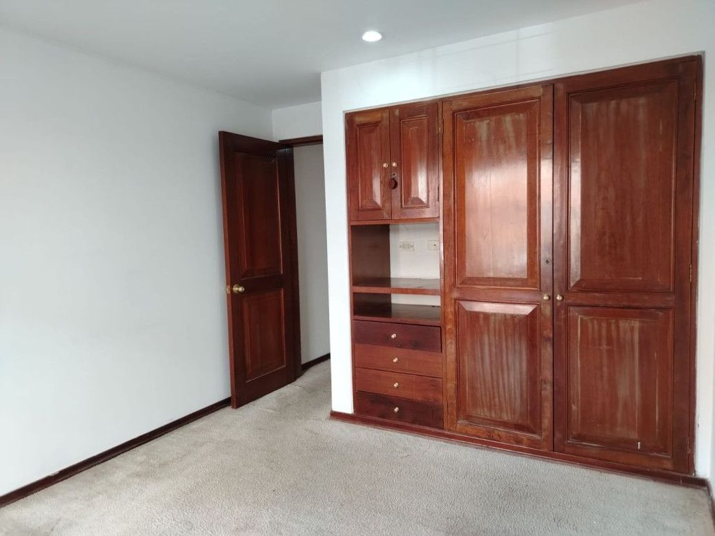 Apartamento de 3 alcobas en venta en Santa Barbara Central, Bogotá, 151 m² · foto 14 de 20