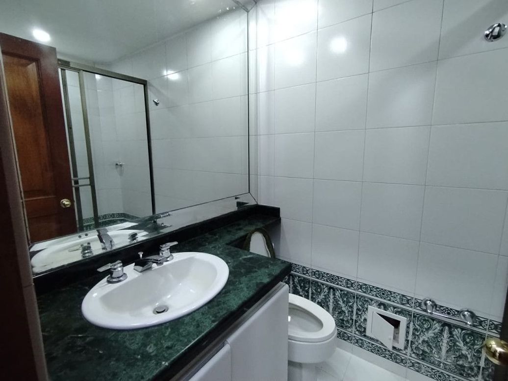 Apartamento de 3 alcobas en venta en Santa Barbara Central, Bogotá, 151 m² · foto 13 de 20