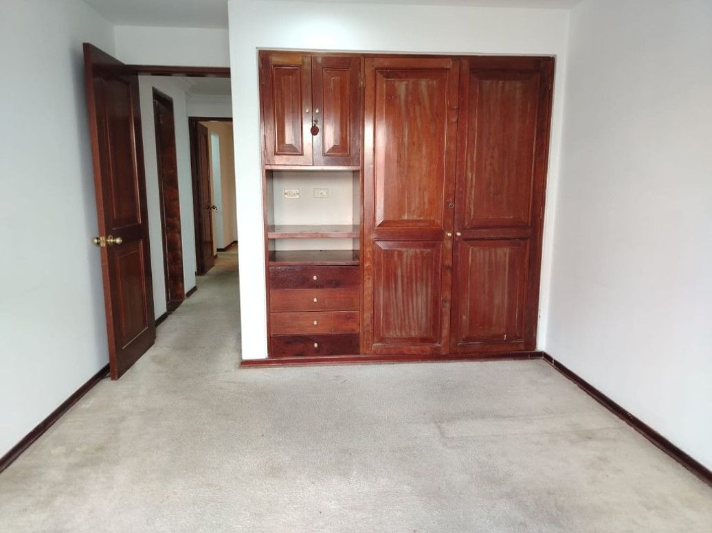 Apartamento de 3 alcobas en venta en Santa Barbara Central, Bogotá, 151 m² · foto 15 de 20