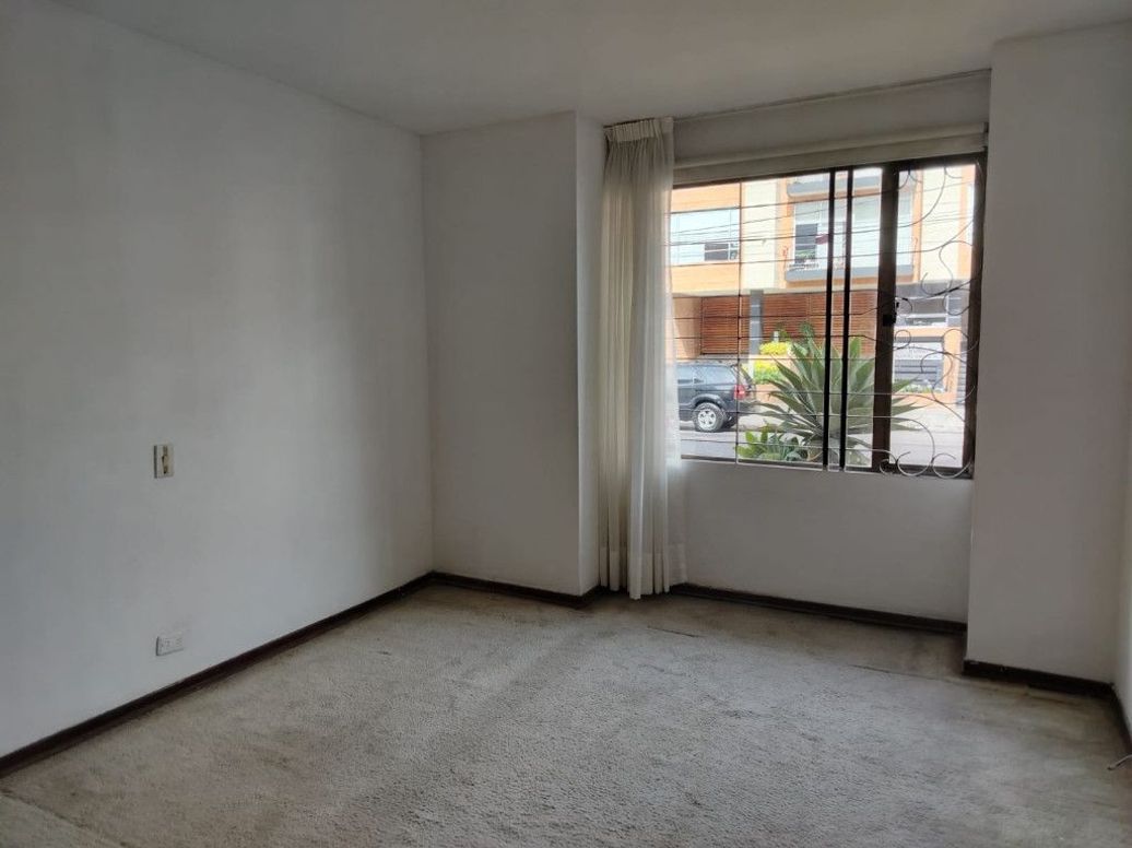 Apartamento de 3 alcobas en venta en Santa Barbara Central, Bogotá, 151 m² · foto 16 de 20