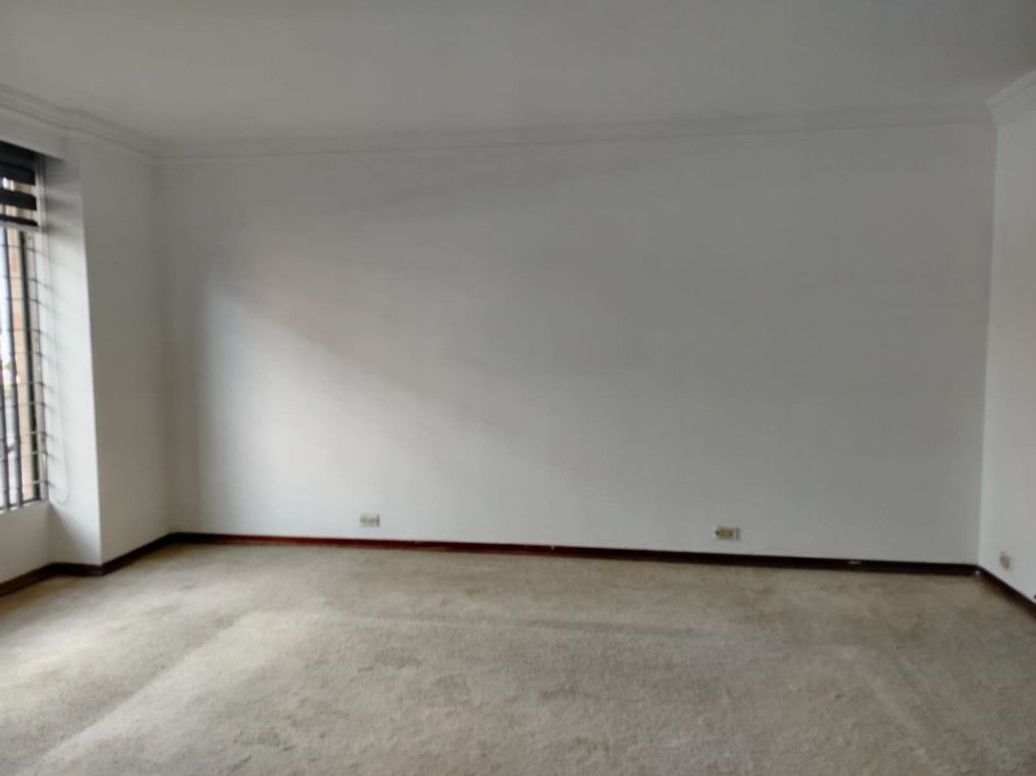 Apartamento de 3 alcobas en venta en Santa Barbara Central, Bogotá, 151 m² · foto 3 de 20