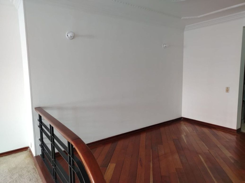 Apartamento de 3 alcobas en venta en Santa Barbara Central, Bogotá, 151 m² · foto 2 de 20