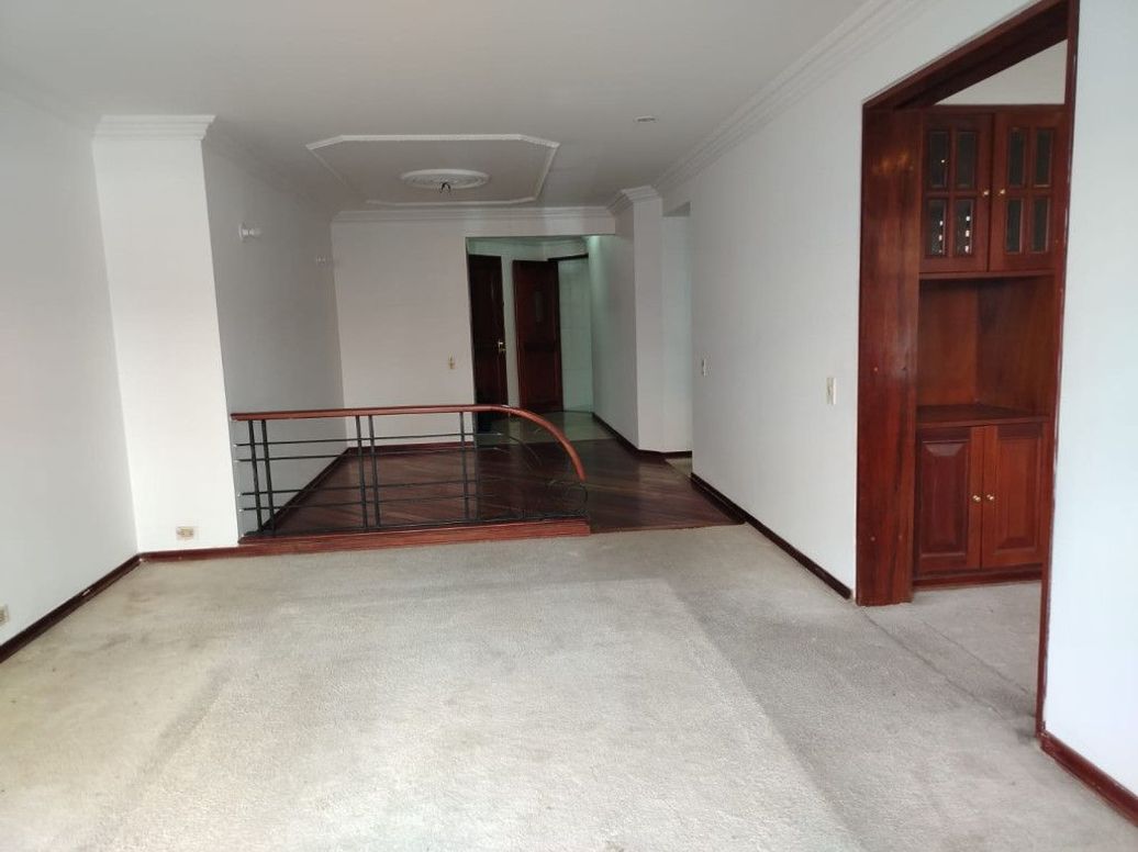 Apartamento de 3 alcobas en venta en Santa Barbara Central, Bogotá, 151 m² · foto 4 de 20