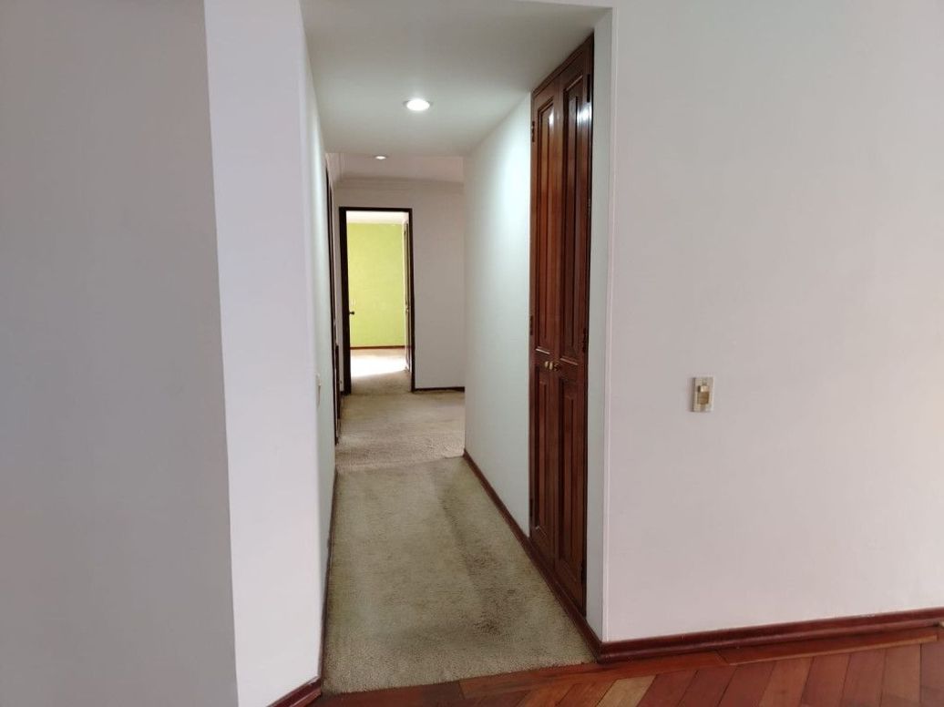 Apartamento de 3 alcobas en venta en Santa Barbara Central, Bogotá, 151 m² · foto 8 de 20