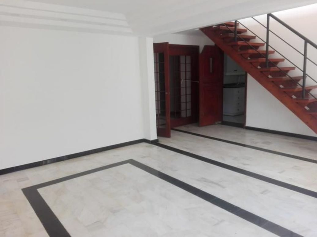Apartamento de 4 alcobas en venta en Los Rosales, Bogotá, 320 m² · foto 3 de 19