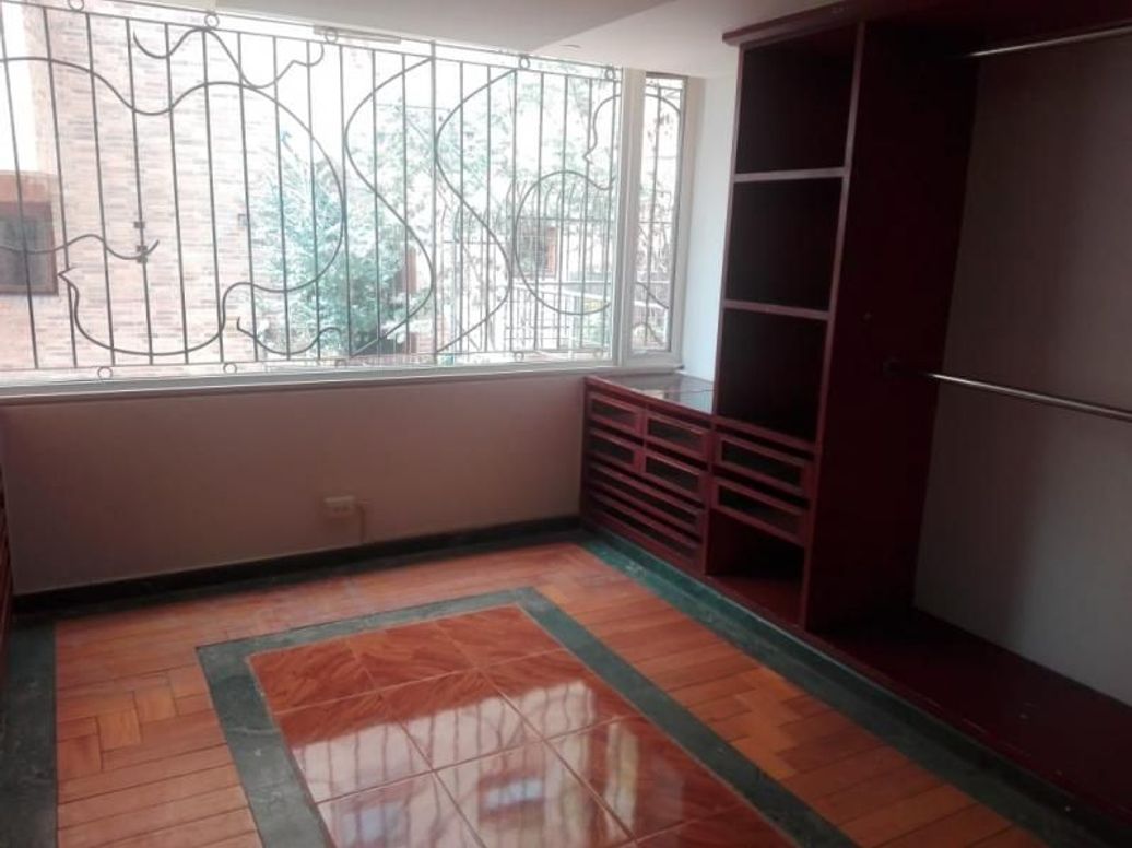 Apartamento de 4 alcobas en venta en Los Rosales, Bogotá, 320 m² · foto 5 de 19