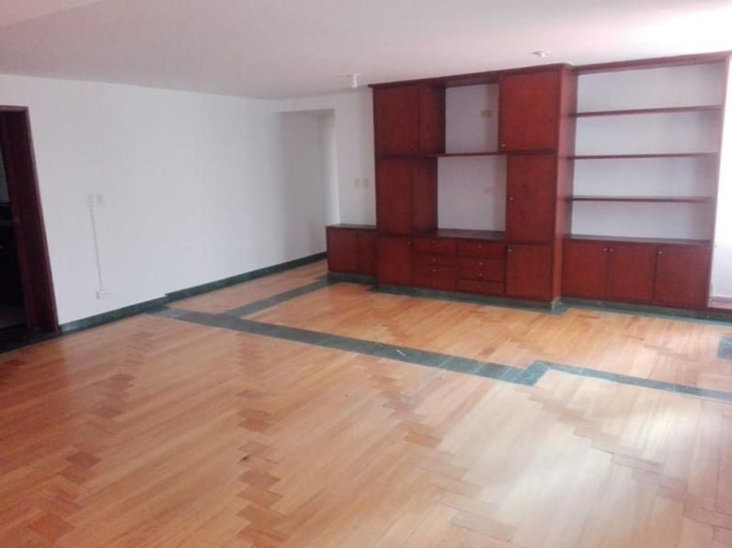 Apartamento de 4 alcobas en venta en Los Rosales, Bogotá, 320 m² · foto 14 de 19