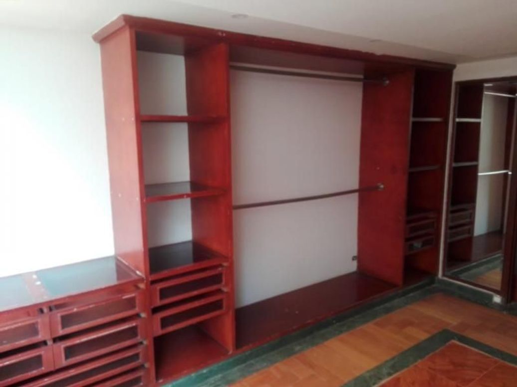 Apartamento de 4 alcobas en venta en Los Rosales, Bogotá, 320 m² · foto 13 de 19