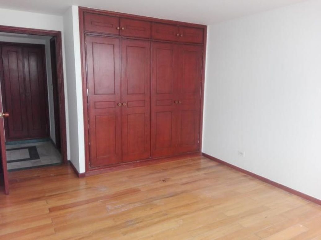 Apartamento de 4 alcobas en venta en Los Rosales, Bogotá, 320 m² · foto 10 de 19
