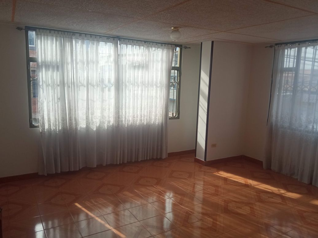 Apartamento de 3 alcobas en venta en Ub. Class, Bogotá, 83 m² · foto 3 de 18