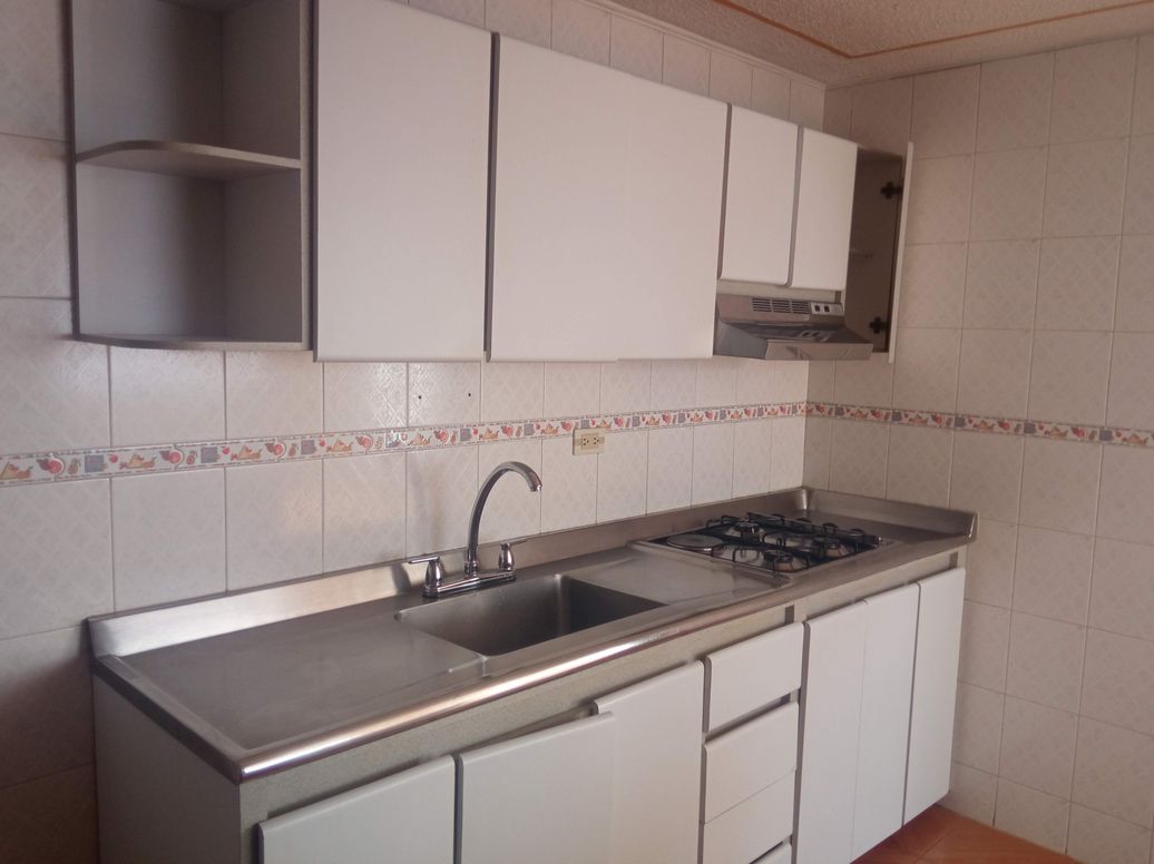 Apartamento de 3 alcobas en venta en Ub. Class, Bogotá, 83 m² · foto 5 de 18