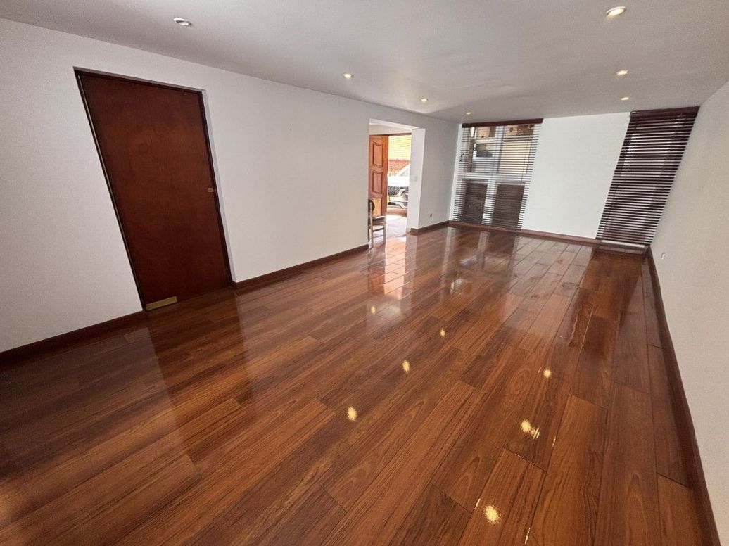 Casa de 5 alcobas en venta en Las Margaritas, Bogotá, 204 m² · foto 3 de 20