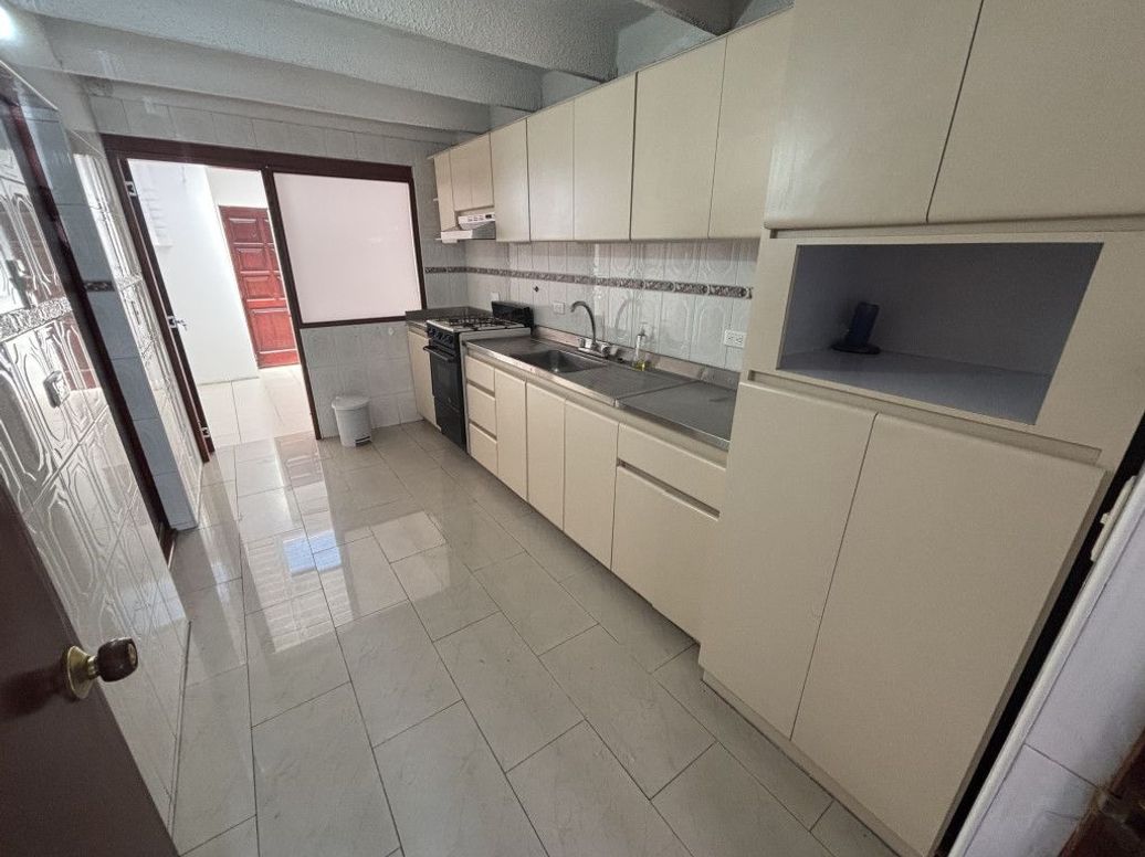 Casa de 5 alcobas en venta en Las Margaritas, Bogotá, 204 m² · foto 6 de 20