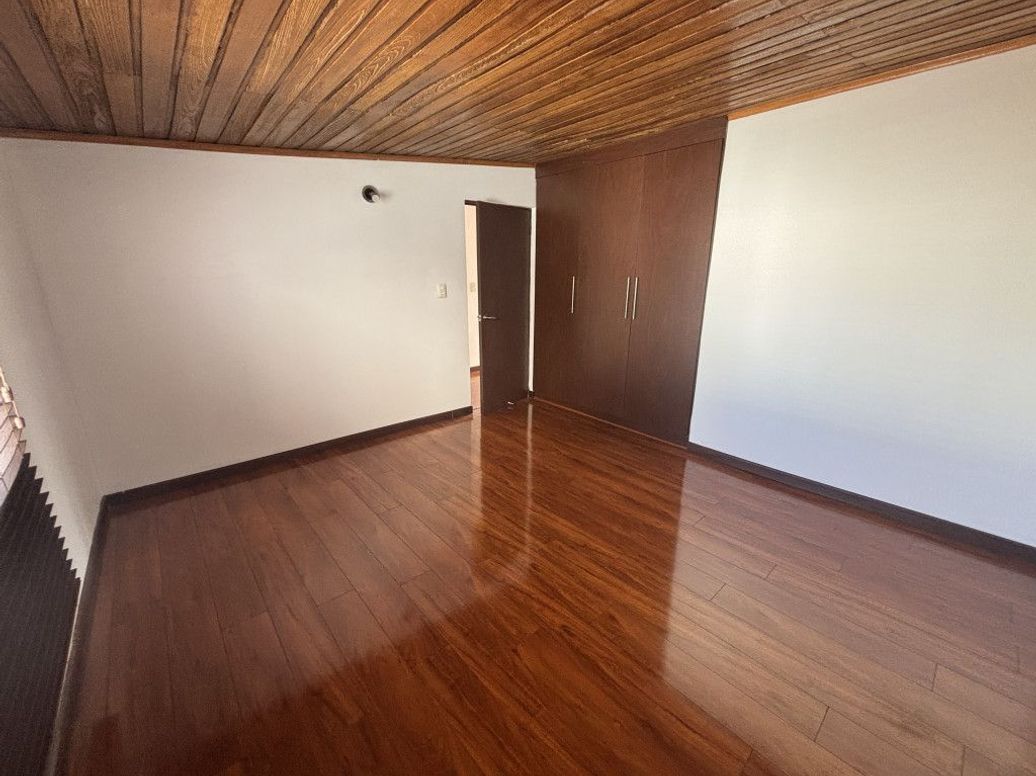 Casa de 5 alcobas en venta en Las Margaritas, Bogotá, 204 m² · foto 10 de 20
