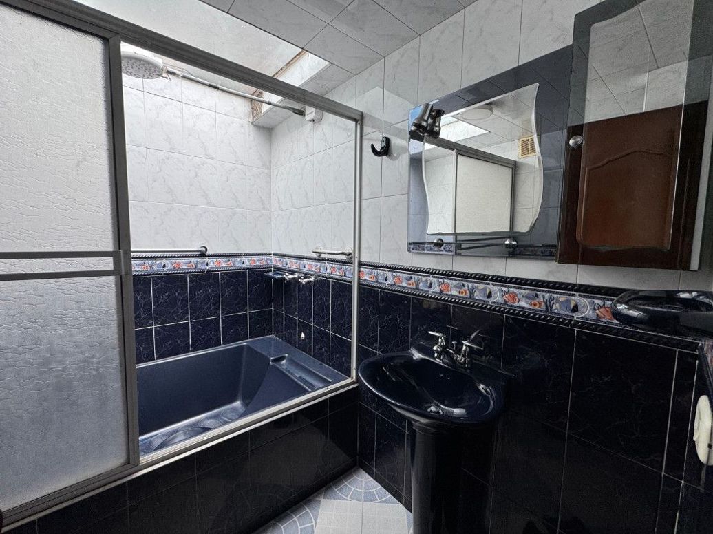 Casa de 3 alcobas en venta en La Ronda, Bogotá, 240 m² · foto 8 de 14