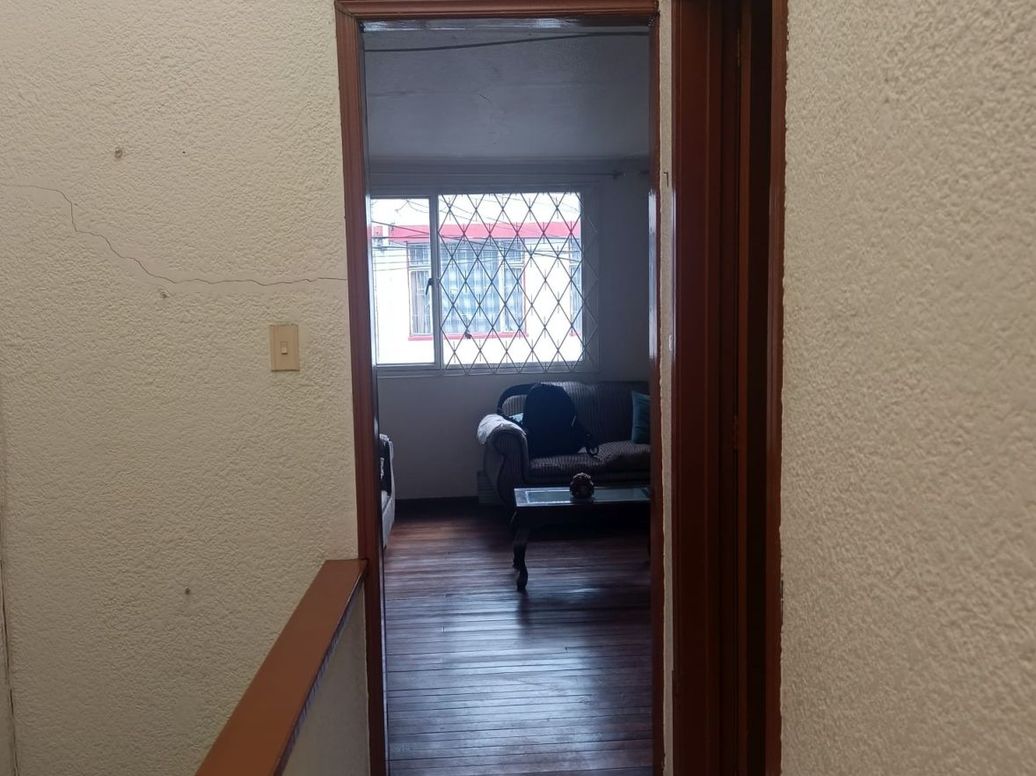 Casa de 6 alcobas en venta en La Soledad Norte, Bogotá, 230 m² · foto 2 de 6