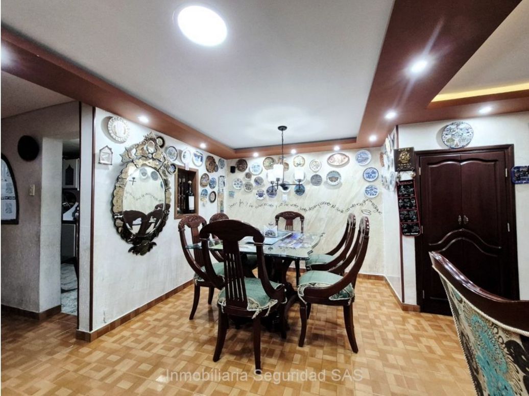 Casa de 4 alcobas en venta en Carvajal, Bogotá, 168 m² · foto 2 de 17