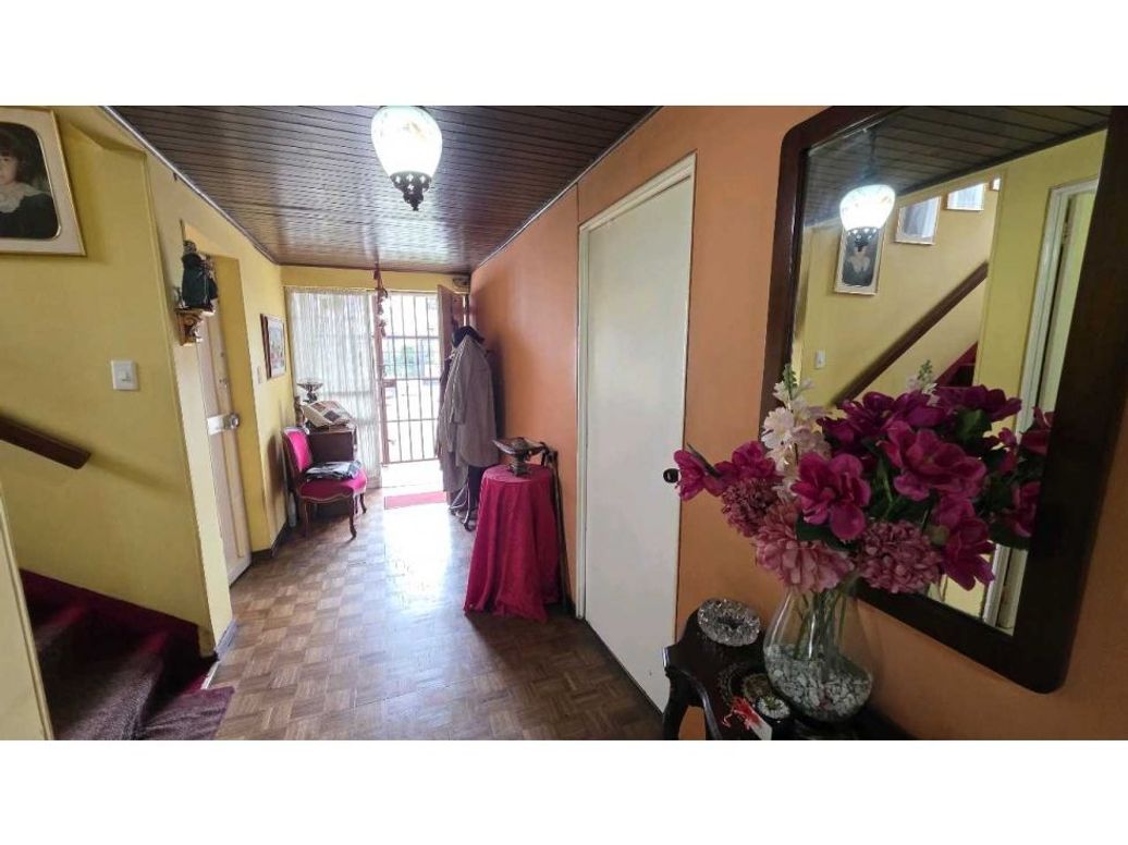 Casa de 3 alcobas en venta en Pontevedra, Bogotá, 407 m² · foto 2 de 20