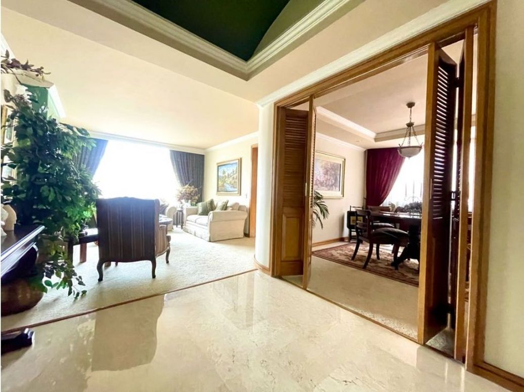 Apartamento de 3 alcobas en venta en Chico, Bogotá, 140 m² · foto 4 de 20