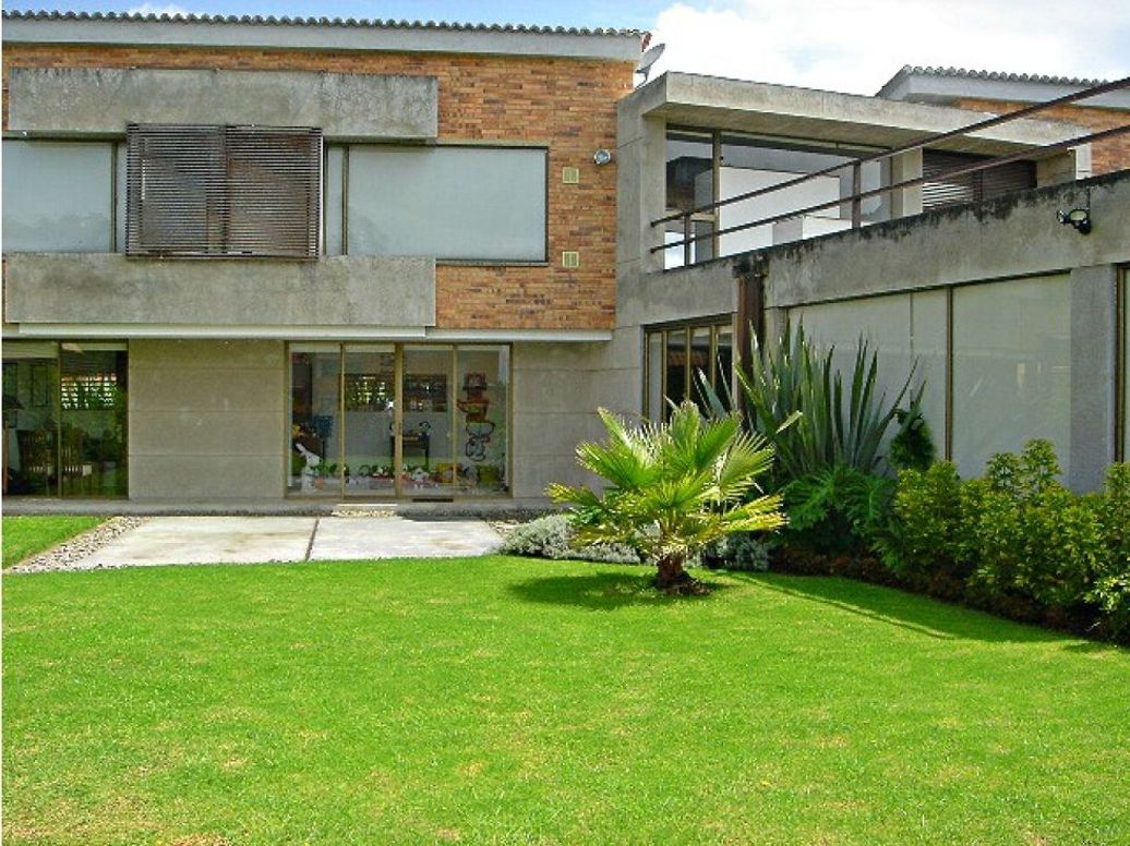 Casa de 4 alcobas en venta en San Simón, Bogotá, 320 m² · foto 2 de 16