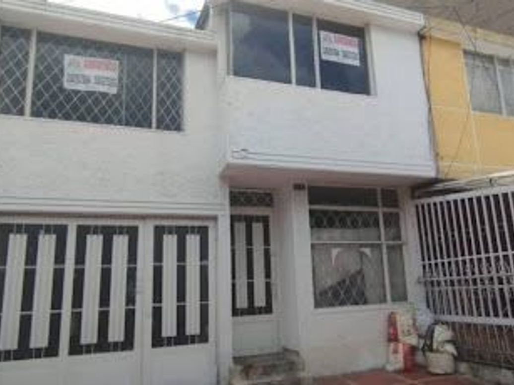 Casa de 4 alcobas en venta en Normandía, Bogotá, 270 m² · foto 2 de 20