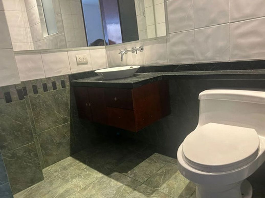 Apartamento de 3 alcobas en venta en Santa Barbara Occidental, Bogotá, 161 m² · foto 14 de 20