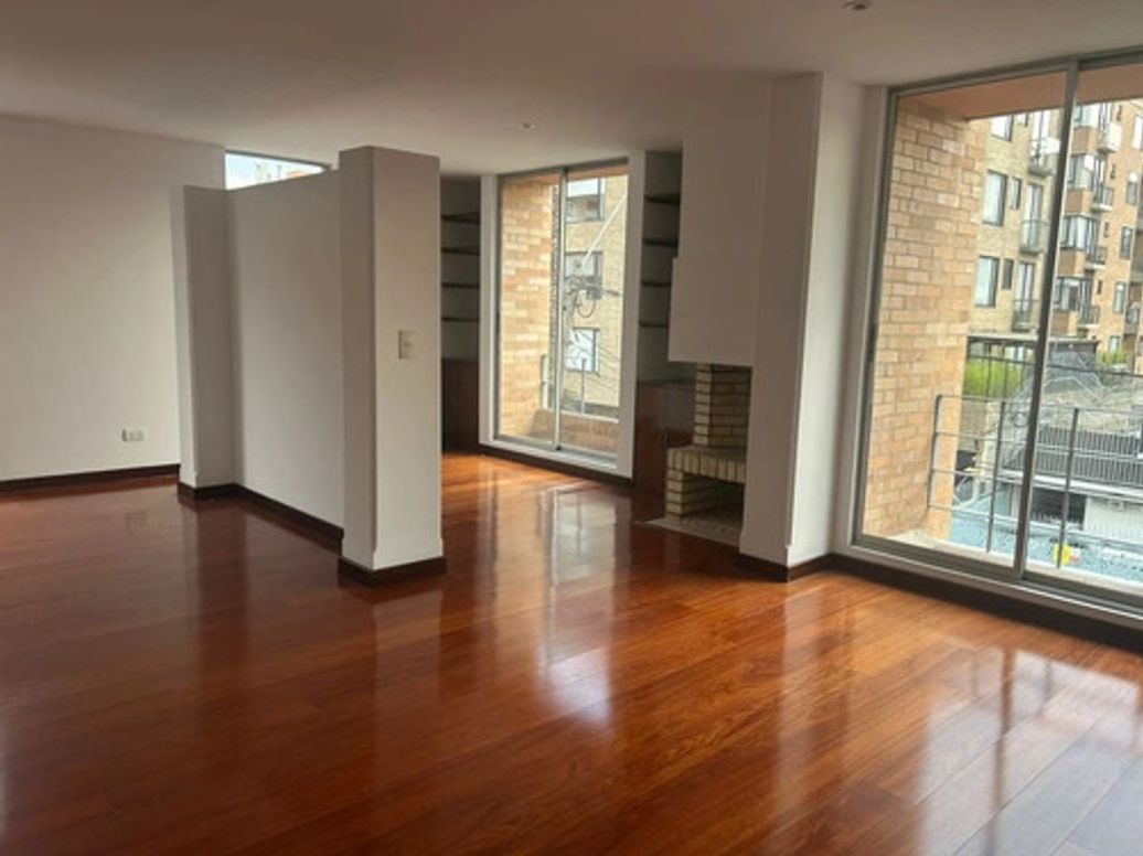 Apartamento de 3 alcobas en venta en Santa Barbara Occidental, Bogotá, 161 m² · foto 2 de 20
