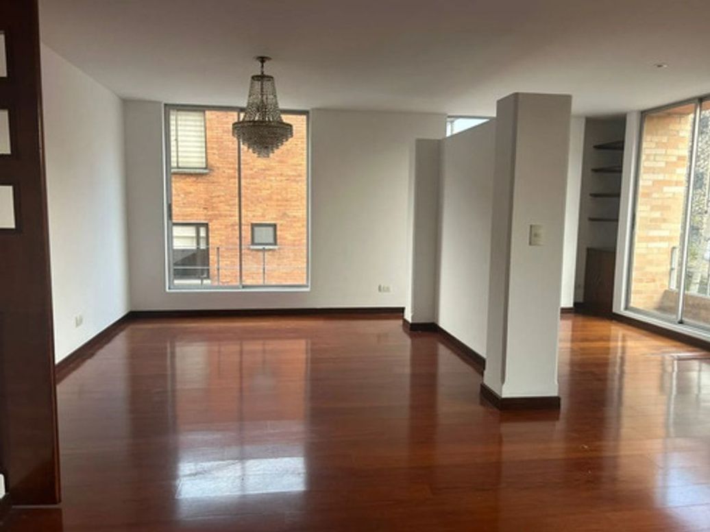 Apartamento de 3 alcobas en venta en Santa Barbara Occidental, Bogotá, 161 m² · foto 4 de 20