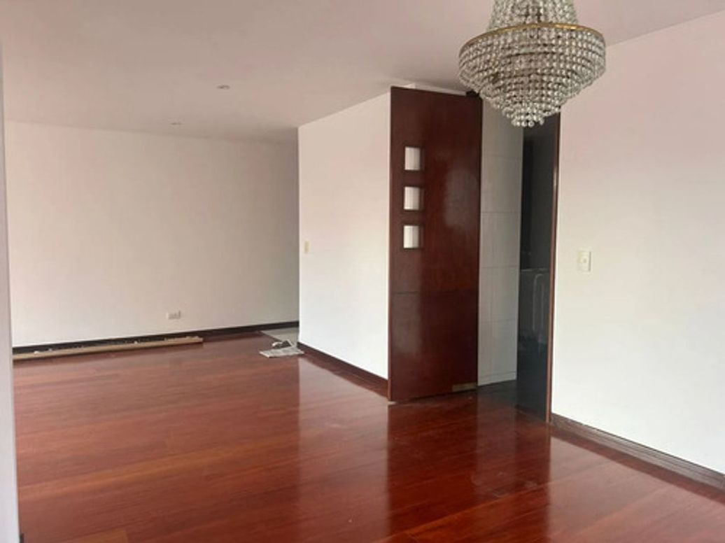 Apartamento de 3 alcobas en venta en Santa Barbara Occidental, Bogotá, 161 m² · foto 5 de 20