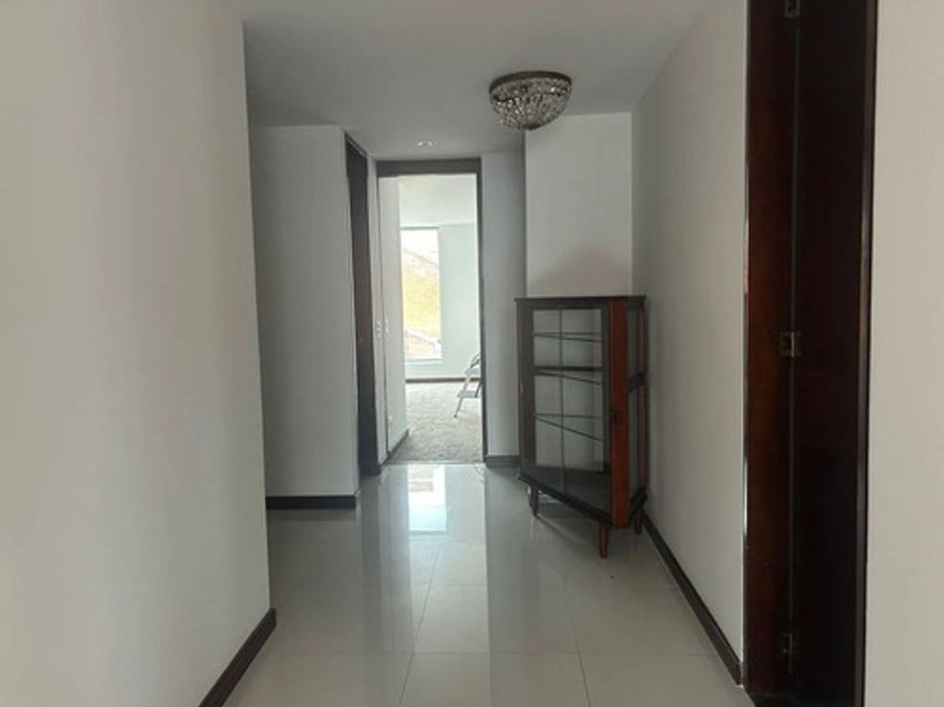Apartamento de 3 alcobas en venta en Santa Barbara Occidental, Bogotá, 161 m² · foto 7 de 20