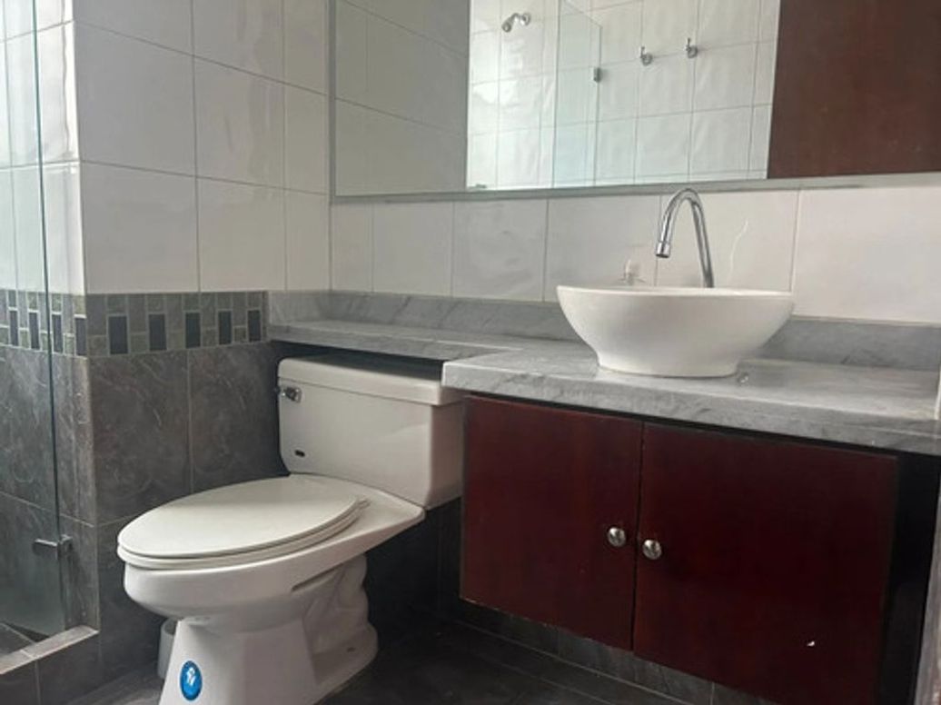 Apartamento de 3 alcobas en venta en Santa Barbara Occidental, Bogotá, 161 m² · foto 10 de 20