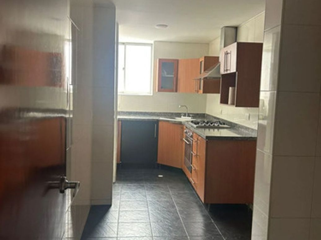 Apartamento de 3 alcobas en venta en Santa Barbara Occidental, Bogotá, 161 m² · foto 9 de 20