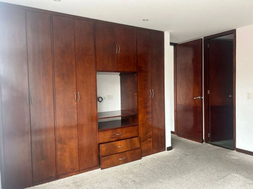 Apartamento de 3 alcobas en venta en Santa Barbara Occidental, Bogotá, 161 m² · foto 12 de 20