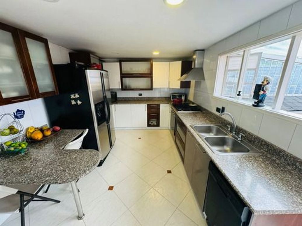 Casa de 3 alcobas en venta en La Calleja, Bogotá, 370 m² · foto 8 de 11