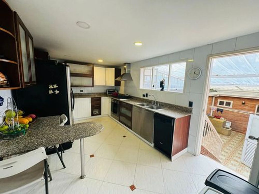 Casa de 3 alcobas en venta en La Calleja, Bogotá, 370 m² · foto 9 de 11