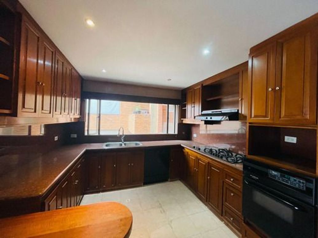 Apartamento de 3 alcobas en venta en Bellavista, Bogotá, 230 m² · foto 8 de 12
