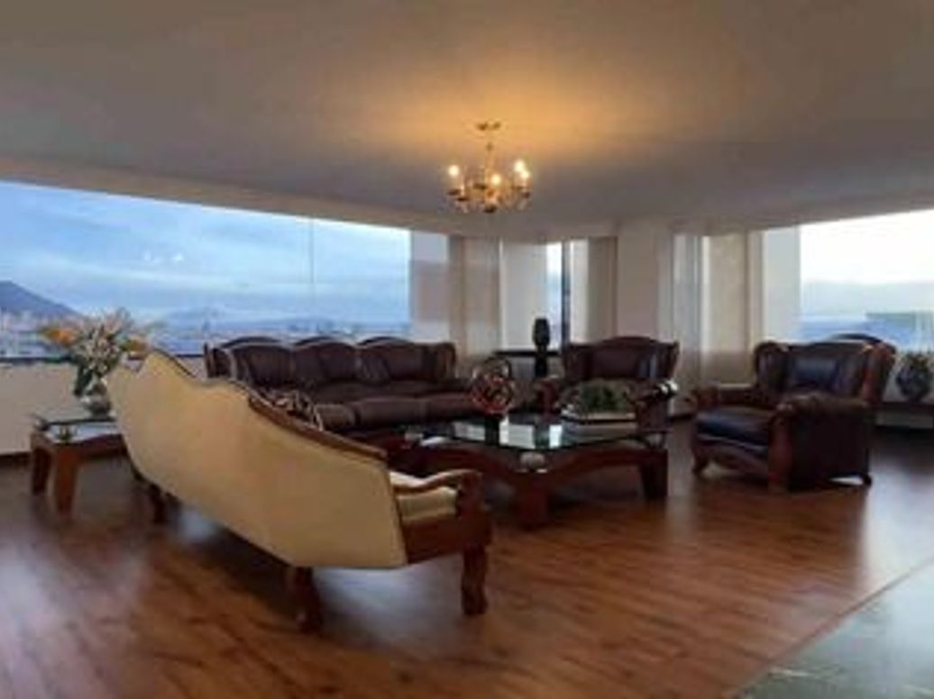Apartamento de 3 alcobas en venta en Unicentro, Bogotá, 361 m² · foto 2 de 12
