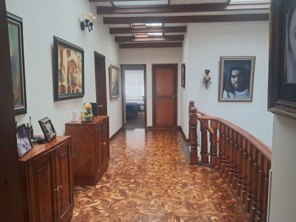 Casa de 3 alcobas en venta en Santa Barbara Occidental, Bogotá, 408 m² · foto 12 de 16