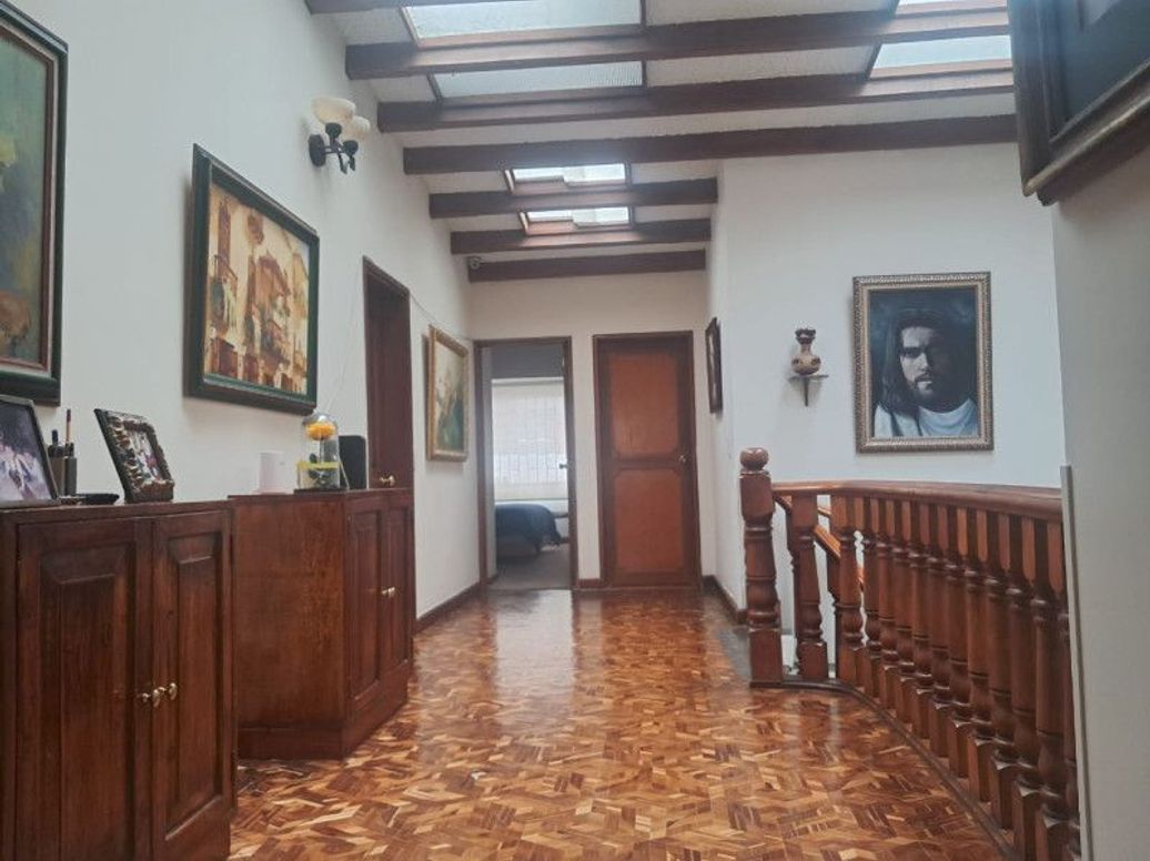 Casa de 3 alcobas en venta en Santa Barbara Occidental, Bogotá, 408 m² · foto 5 de 16