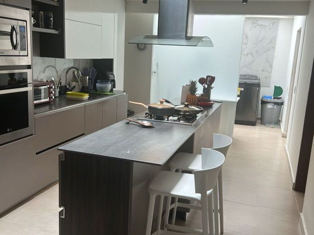 Casa de 3 alcobas en venta en Santa Barbara Occidental, Bogotá, 408 m² · foto 11 de 16