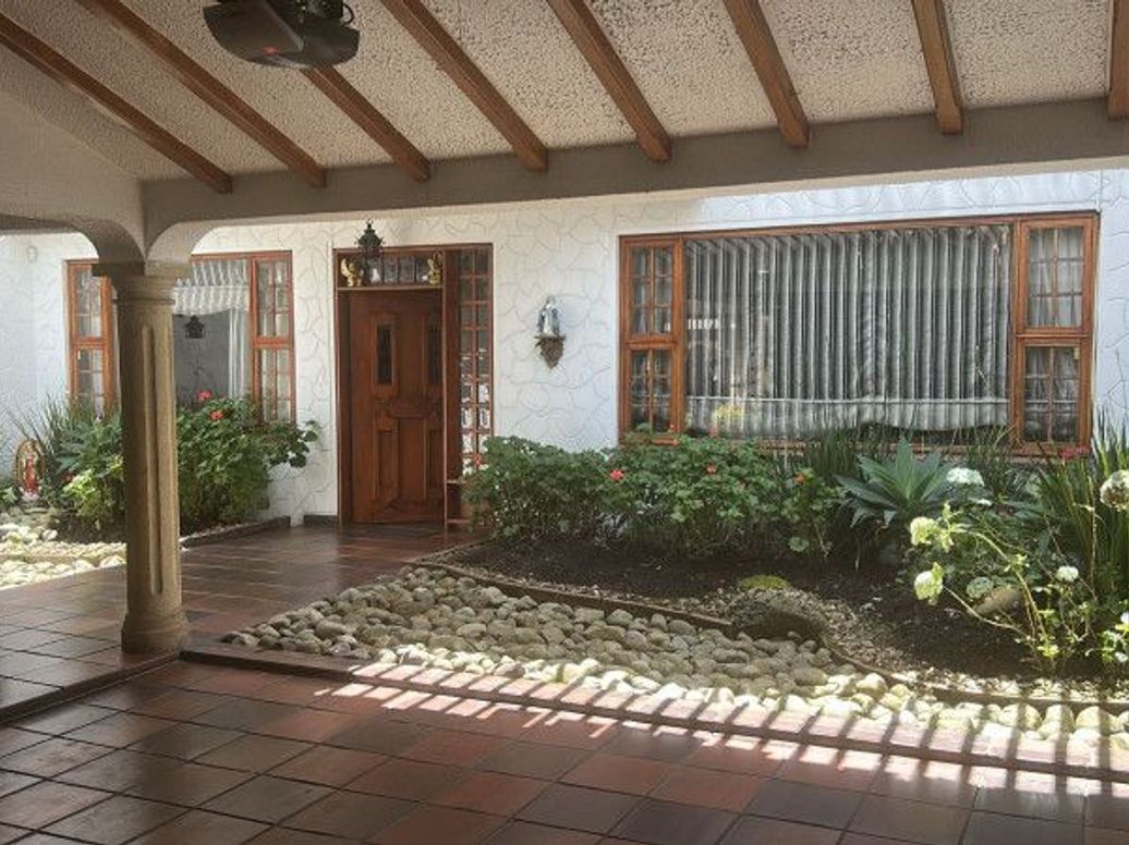 Casa de 3 alcobas en venta en Santa Barbara Occidental, Bogotá, 408 m² · foto 2 de 16