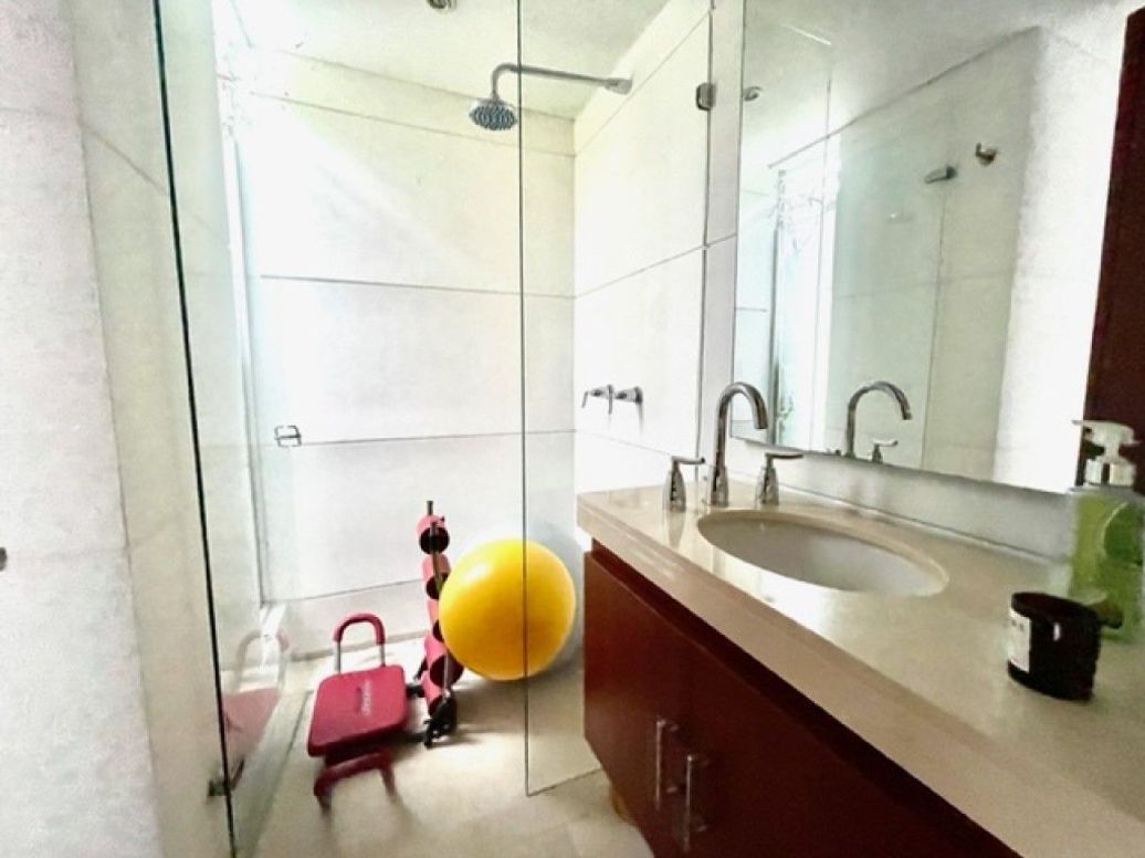 Casa de 5 alcobas en venta en Santa Barbara Alta, Bogotá, 334 m² · foto 13 de 20