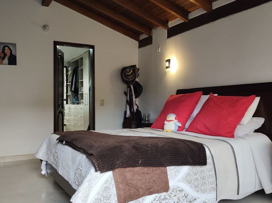 Casa de 4 alcobas en venta en Cedro Salazar, Bogotá, 219 m² · foto 11 de 20