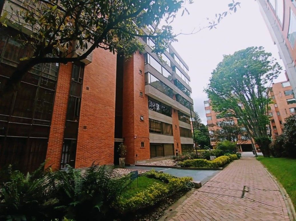 Apartamento de 3 alcobas en venta en Chico, Bogotá, 264 m² · foto 3 de 20