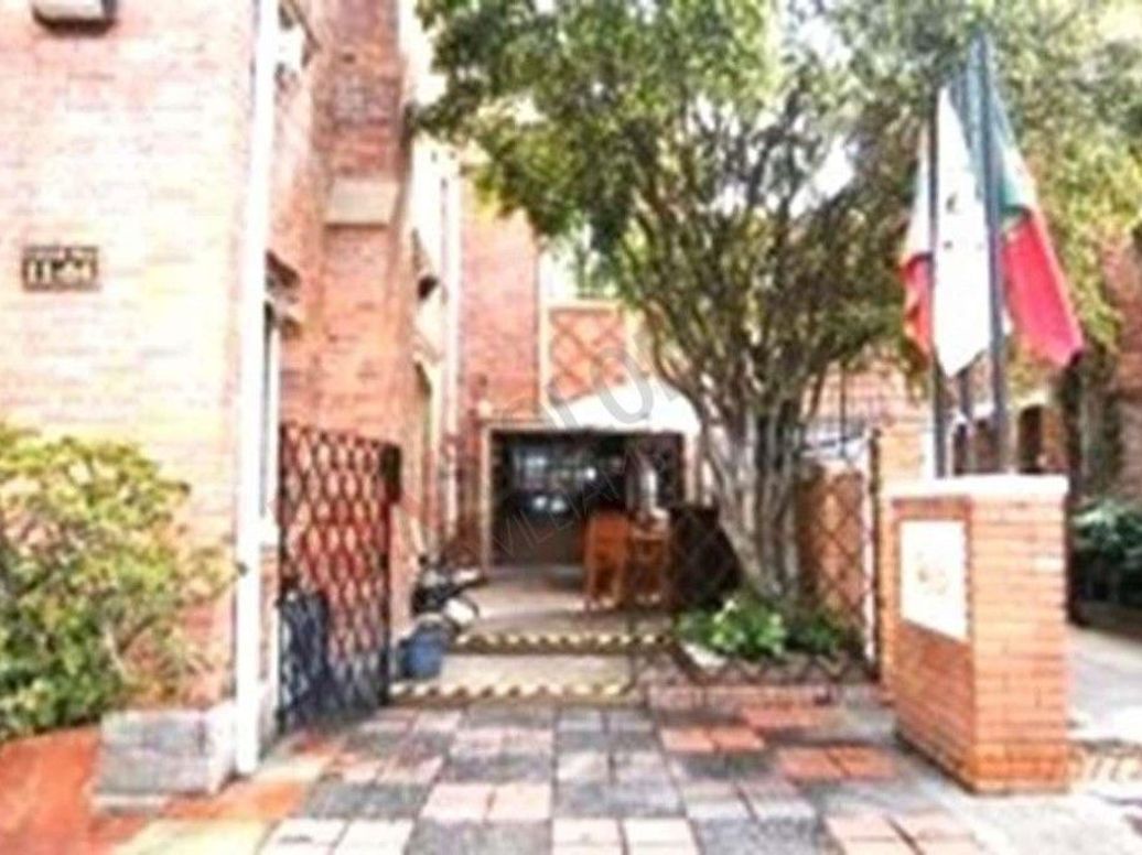 Casa de 5 alcobas en venta en Quinta Camacho, Bogotá, 616 m² · foto 2 de 15