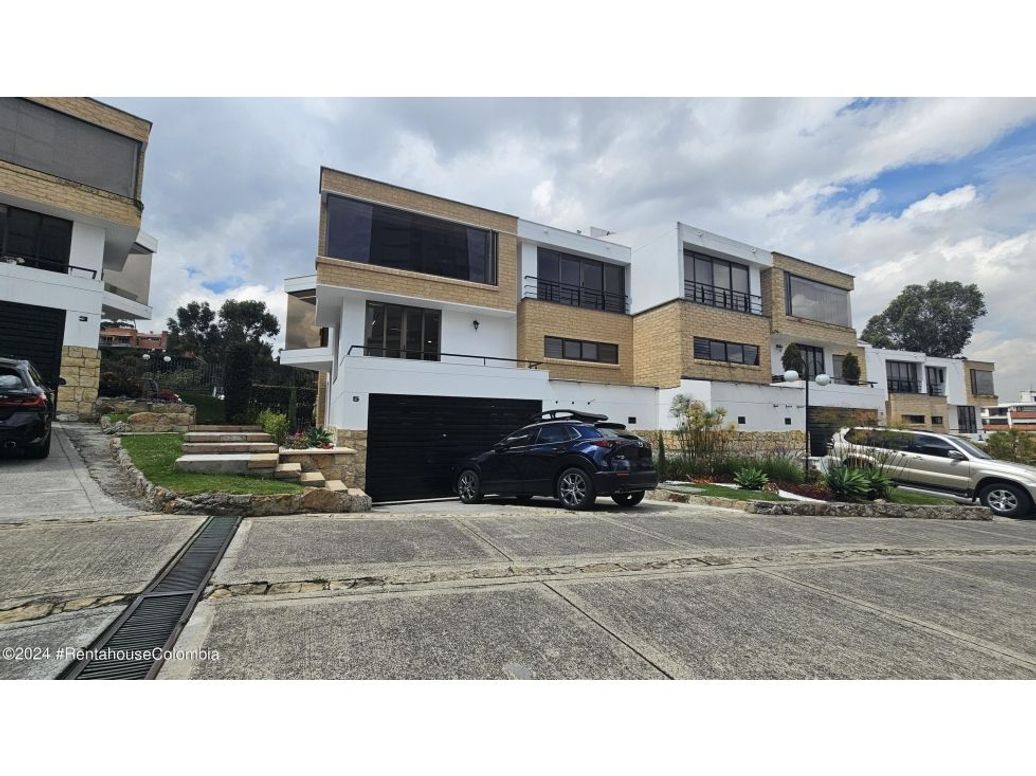 Casa de 4 alcobas en venta en Cedro Golf, Bogotá, 235 m² · foto 2 de 20