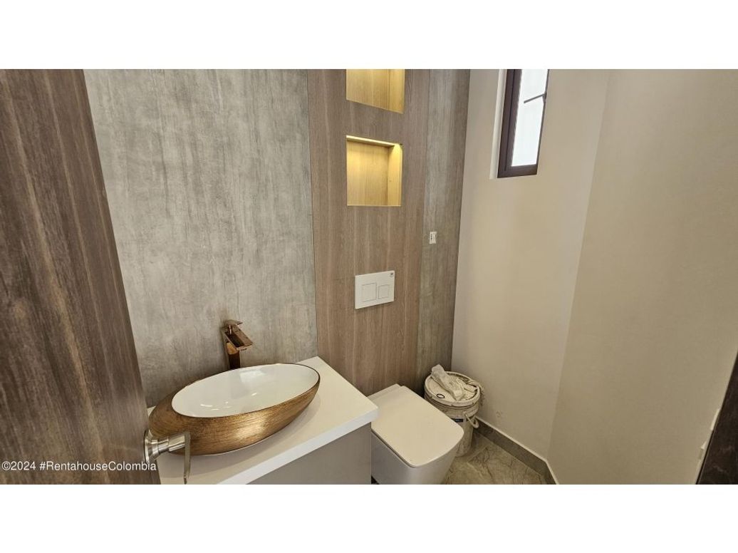 Casa de 4 alcobas en venta en Cedro Golf, Bogotá, 235 m² · foto 9 de 20